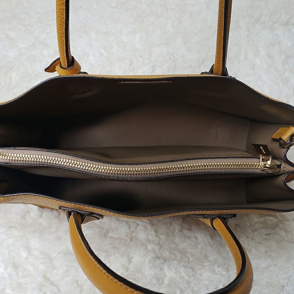 Michael KorsĀ Large Mercer Convtertable Merigold ToteāW/āCrossbodyāStrap - Picture 9 of 16